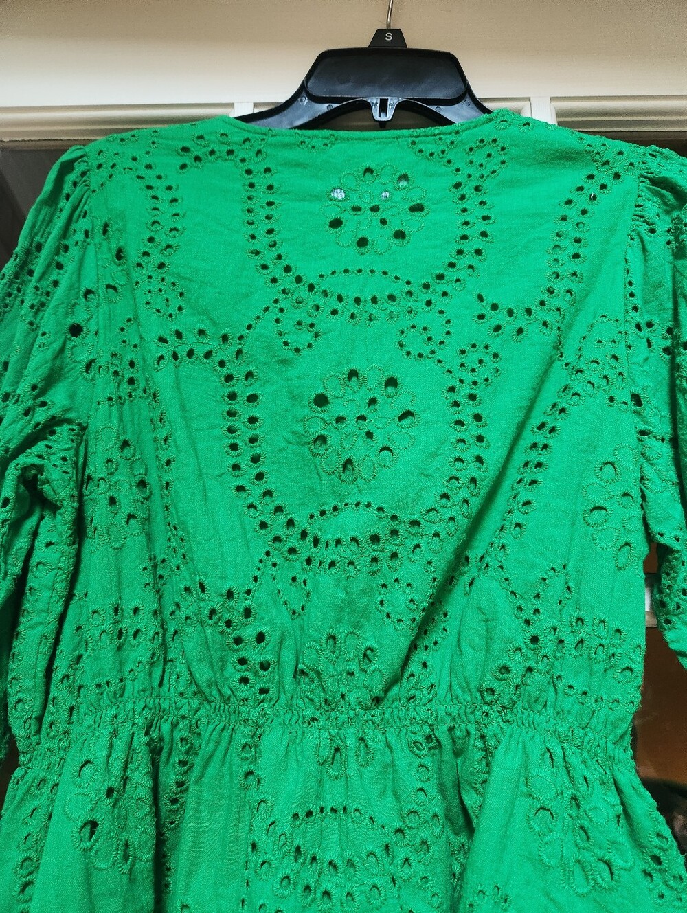 Sanctuary V-neck Green Top With 3/4 Length Sleeves; Size Medium - Picture 4 of 10